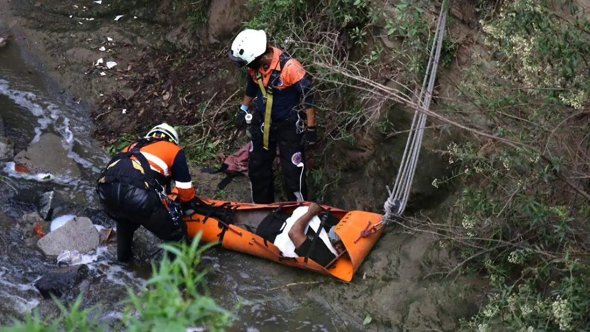 rescatado tras asalto en barranca de puebla2